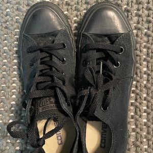 Black canvas low top Converse